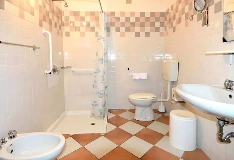 Habitació Triple Estàndard, Montecodeno