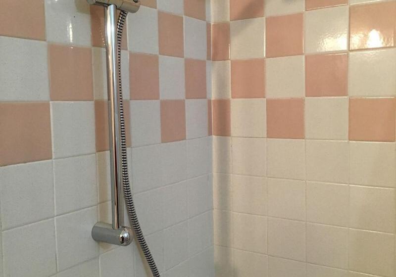 חדר סטנדרט לשלושה, Montecodeno