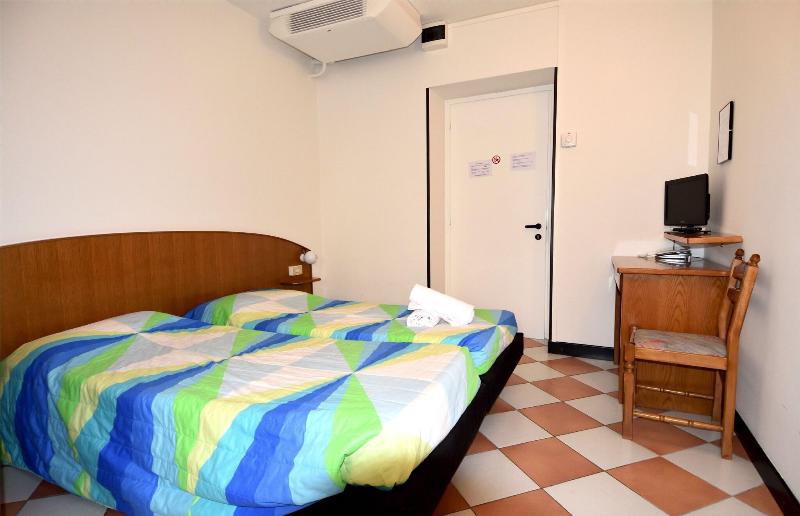 חדר סטנדרט לשלושה, Montecodeno