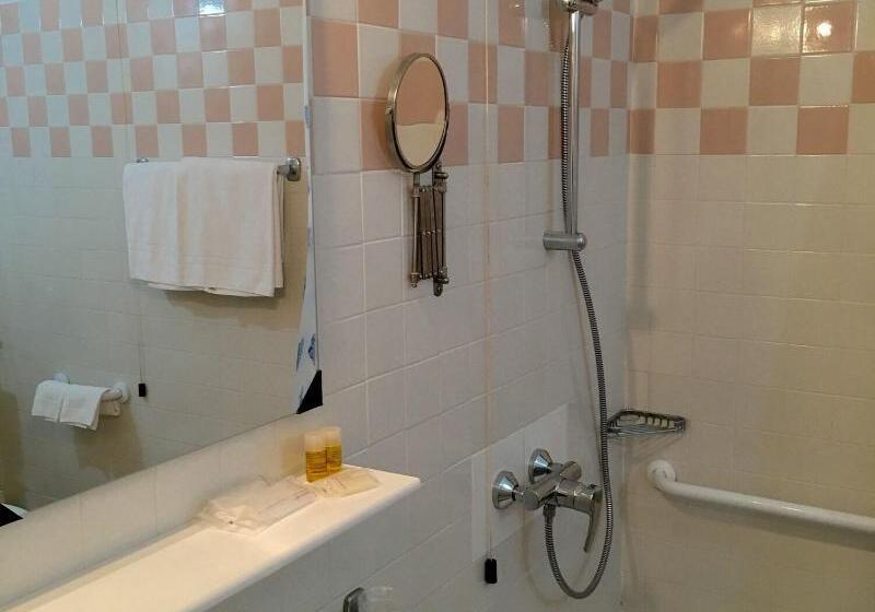 חדר סטנדרט לשלושה, Montecodeno