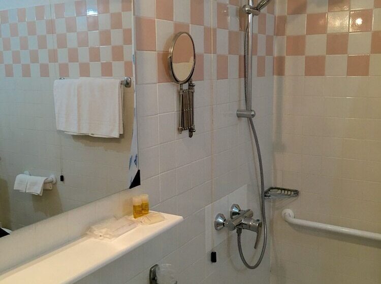 חדר סטנדרט לשלושה, Montecodeno