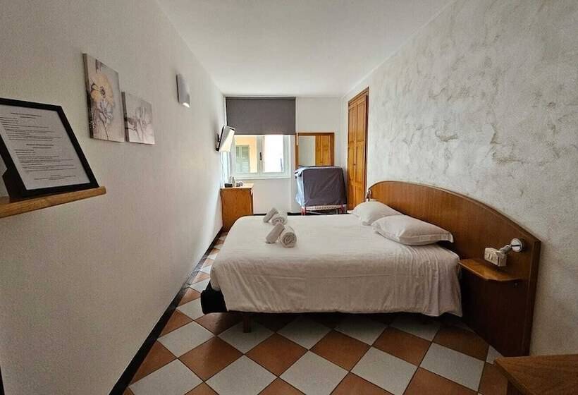 חדר סטנדרט לשלושה, Montecodeno