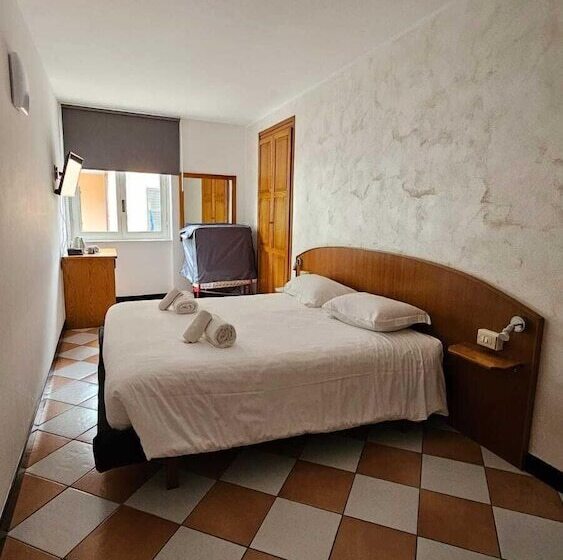 חדר סטנדרט לשלושה, Montecodeno