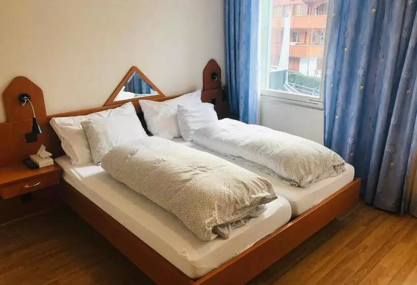 エコノミートリプルルーム, Parkhotel Bellevue Lenk