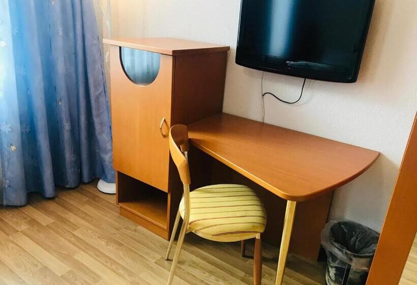 Economy Triple Room, Parkhotel Bellevue Lenk