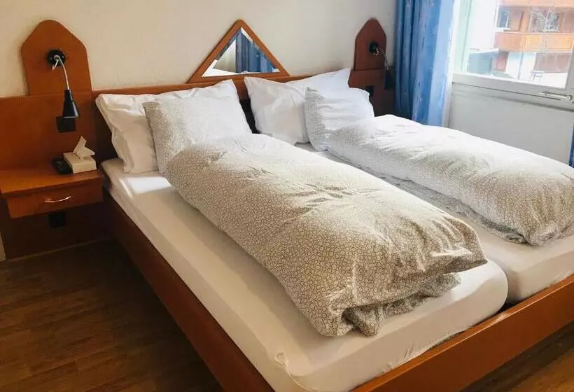エコノミートリプルルーム, Parkhotel Bellevue Lenk