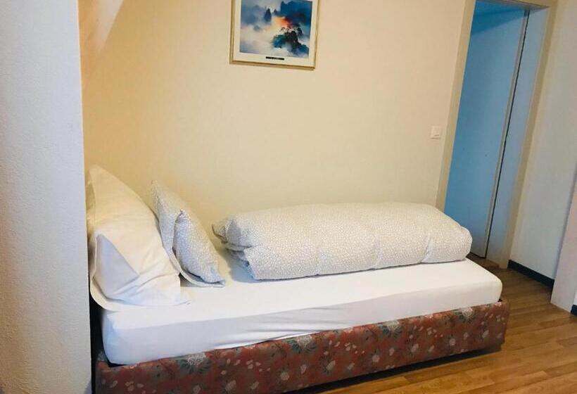 Economy Triple Room, Parkhotel Bellevue Lenk