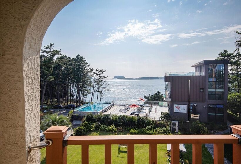 Номер Deluxe Вид на Море, The Bay Jeju Resort
