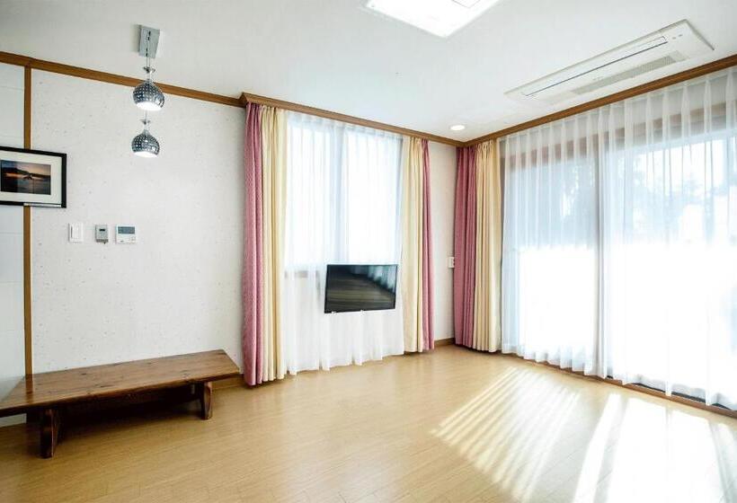 Номер Deluxe, The Bay Jeju Resort