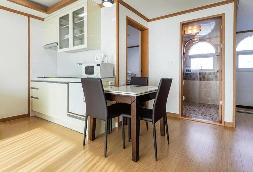 Номер Deluxe Вид на Море с Балконом, The Bay Jeju Resort