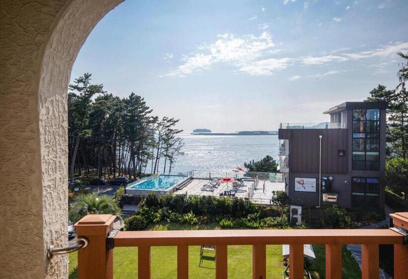 غرفة ديلوكس مطلّة علي البحر مزوَّدة بشُرفة, The Bay Jeju Resort