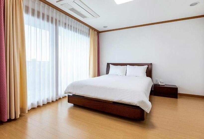 Люкс Deluxe Вид на Море, The Bay Jeju Resort