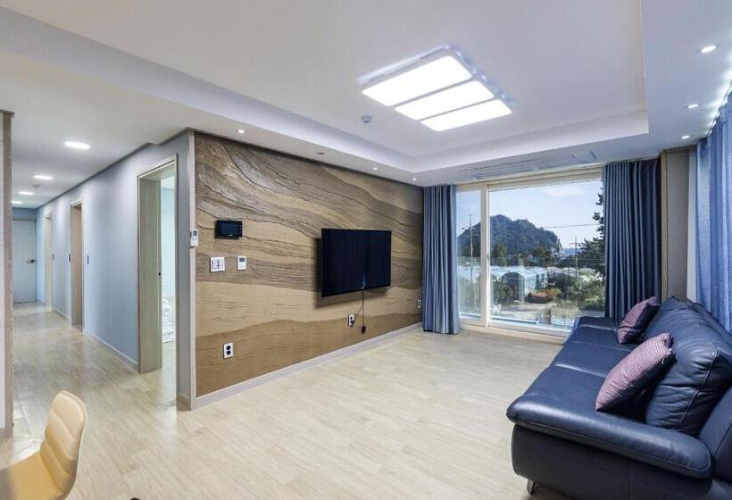 جناح سوبيريور مطل علي البحر, The Bay Jeju Resort