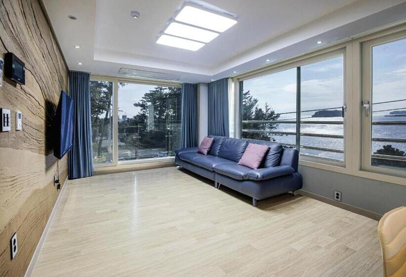 جناح سوبيريور مطل علي البحر, The Bay Jeju Resort