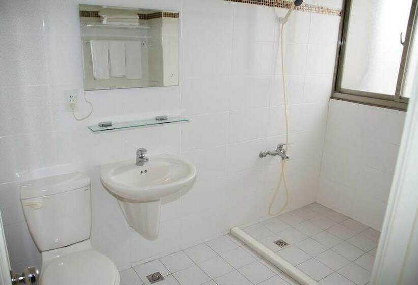 اتاق استاندارد سه نفره, Ti Hwa