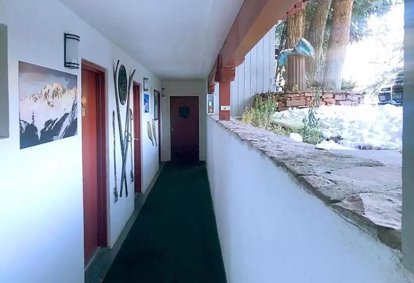 １階のスタンダードルーム, Tyrolean Lodge