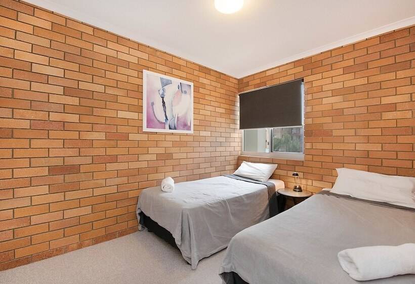 两居室经济型公寓, Joanne Apartments