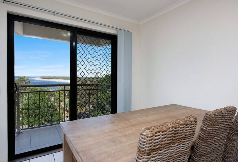 两居室经济型公寓, Joanne Apartments