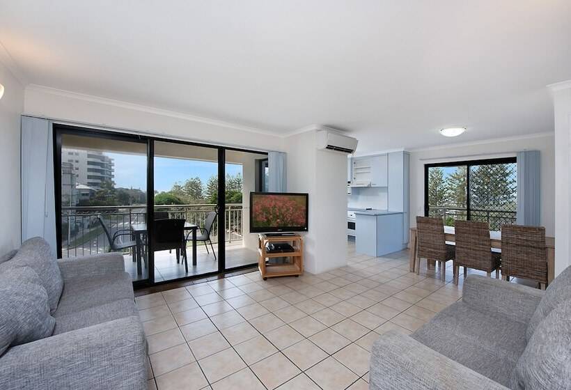 两居室经济型公寓, Joanne Apartments