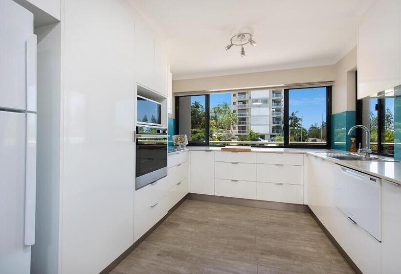 Superior 2-bedroom flat with a view, Joanne Apartments