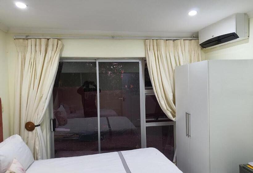 컴포트 룸, Sunnyridge Lodge