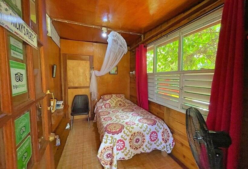 اتاق اکونومی, Judy House Cottages And Rooms