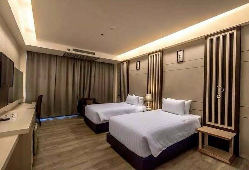 חדר דלוקס, Alvarez