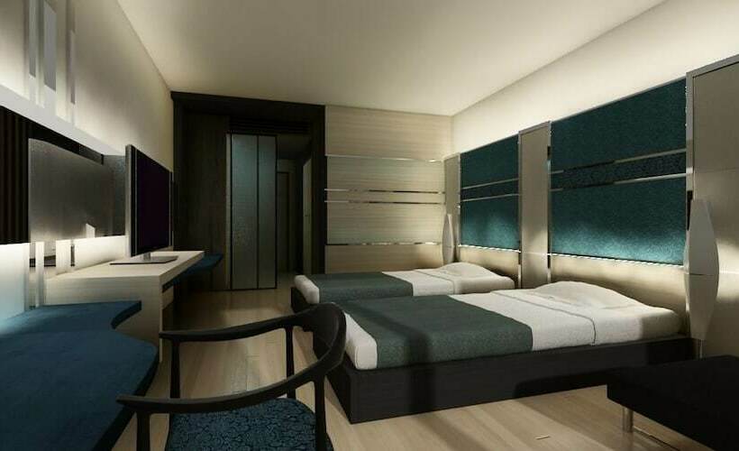 חדר דלוקס, Alvarez