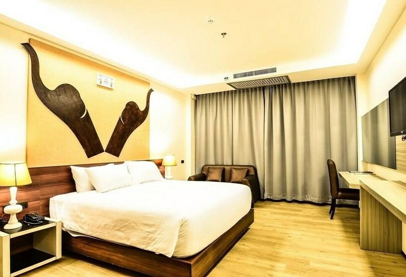 חדר דלוקס, Alvarez