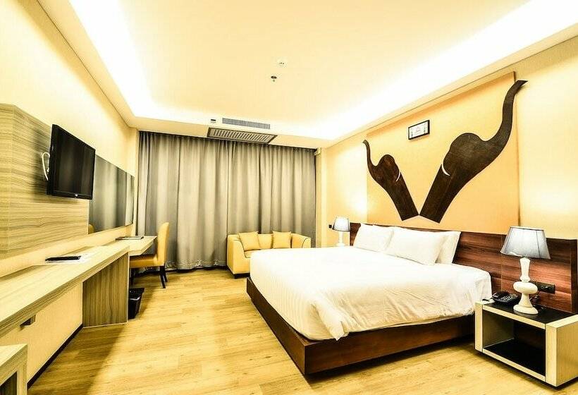 חדר דלוקס, Alvarez