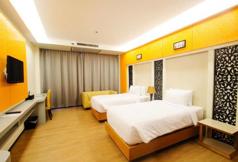 חדר דלוקס, Alvarez