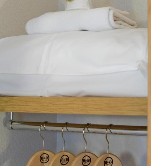 חדר סטנדרט מותאם לאדם עם מוגבלויות, B&b Hotel Dieppe