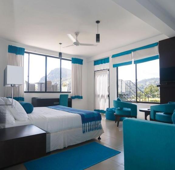 غرفة ديلوكس ثلاثية, The Pinnacle Ella