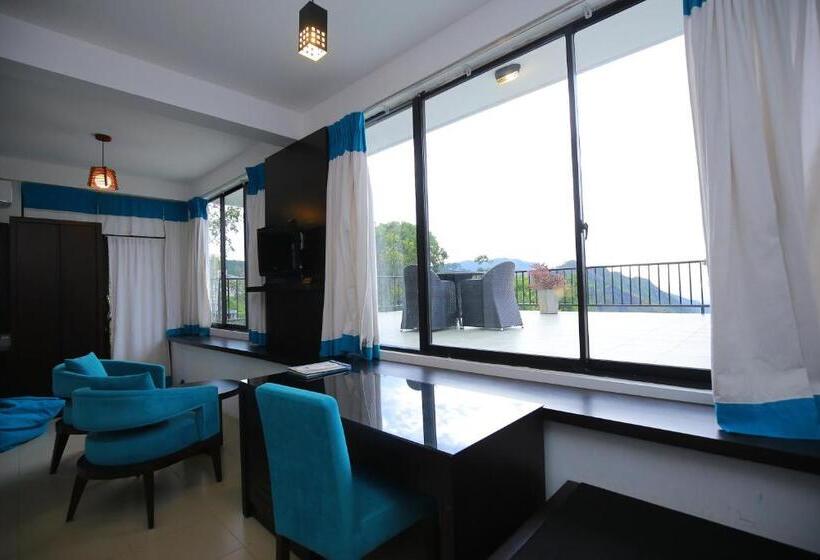 غرفة ديلوكس رباعية, The Pinnacle Ella