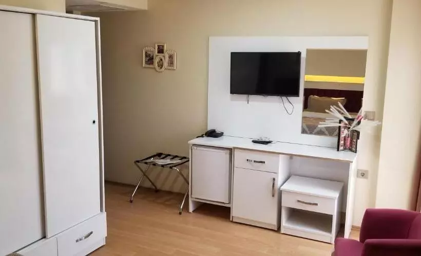 اتاق لوکس با بالکن و چشمانداز دریا, Sanli