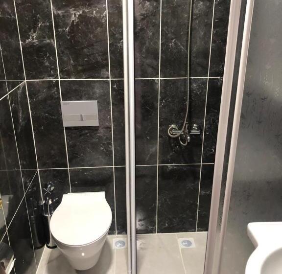 Camera Tripla Deluxe, Sanli