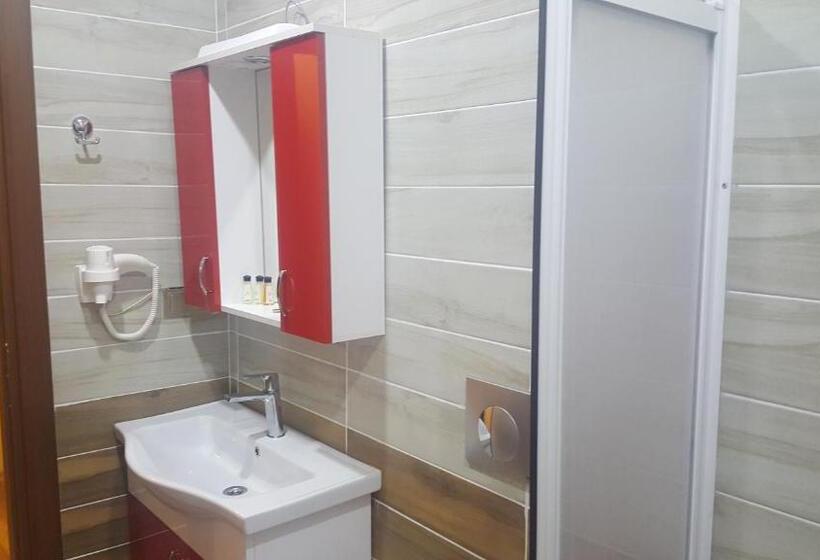 Camera Tripla Deluxe, Sanli