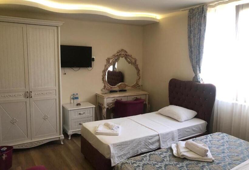 Camera Tripla Deluxe, Sanli