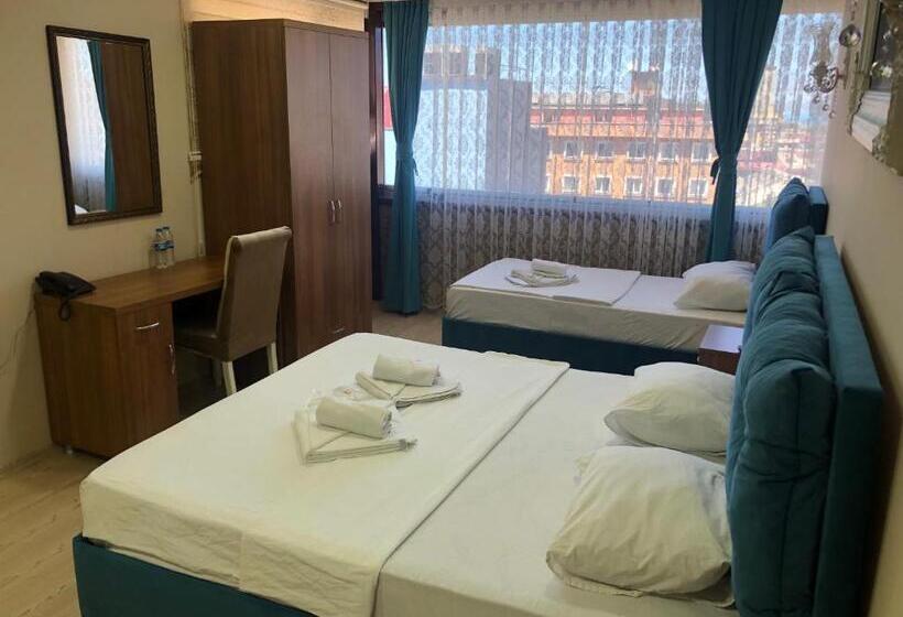 Camera Tripla Deluxe, Sanli