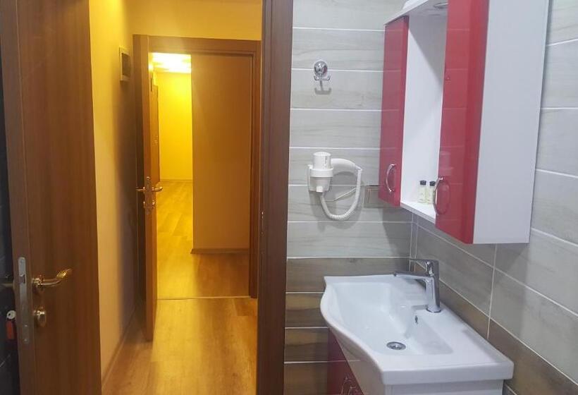 Camera Tripla Deluxe, Sanli