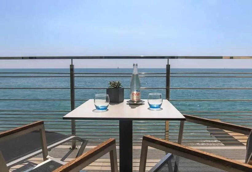 オーシャンビュースーペリアールーム, Villa Azur