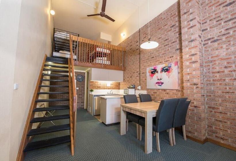 Семейный Номер, 23 At The Gables