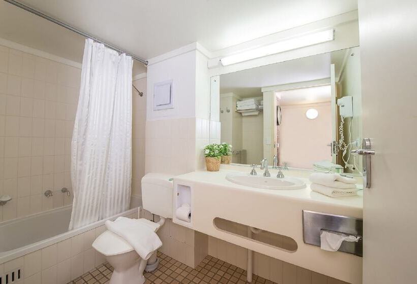 Семейный Номер, 23 At The Gables