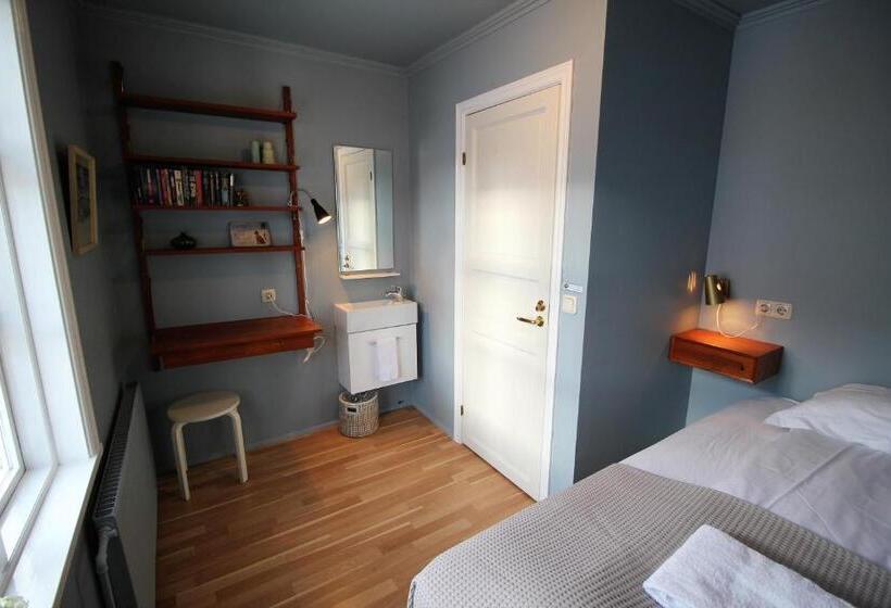 اتاق یک نفره پایه با سرویس بهداشتی مشترک, Grettir Guesthouse