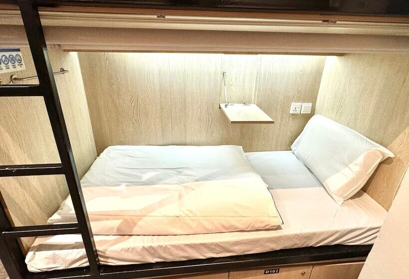 تختخواب در اتاق مشترک, The Room @ Bugis