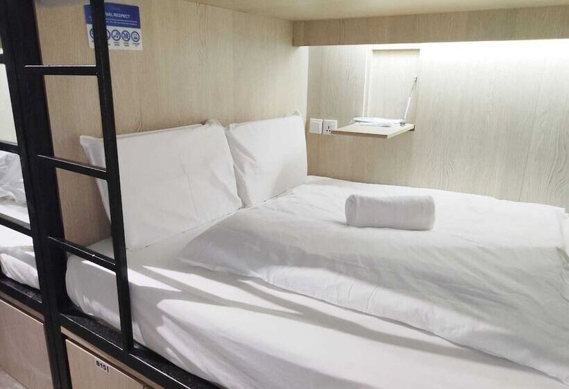 تختخواب در اتاق مشترک, The Room @ Bugis