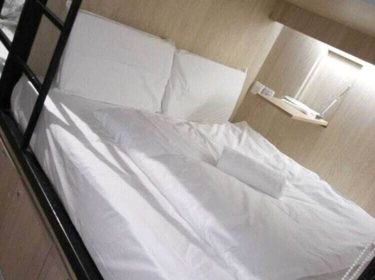 تختخواب در اتاق مشترک, The Room @ Bugis