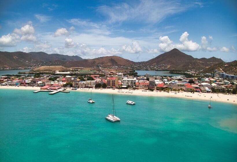 1 Bedroom Penthouse Apartment, Horizon View Beach