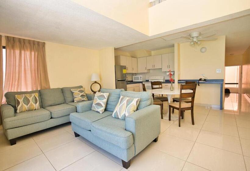 1 Bedroom Penthouse Apartment, Horizon View Beach