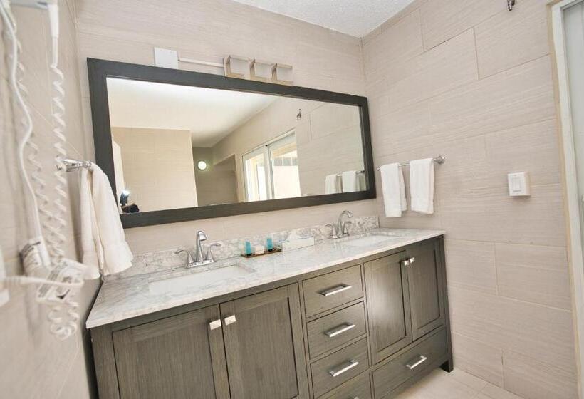 1 Bedroom Penthouse Apartment, Horizon View Beach